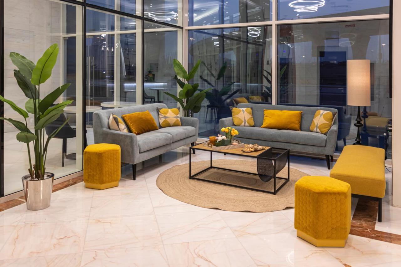 Viola Hotel Apartments Шарджа Екстериор снимка