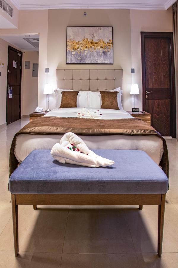Viola Hotel Apartments Шарджа Екстериор снимка