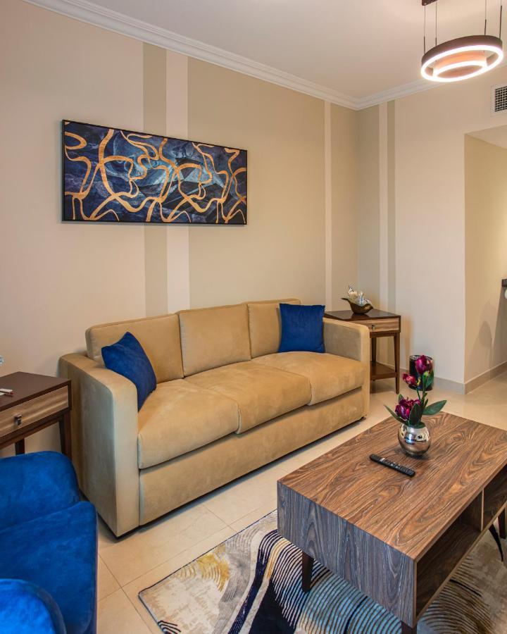 Viola Hotel Apartments Шарджа Екстериор снимка