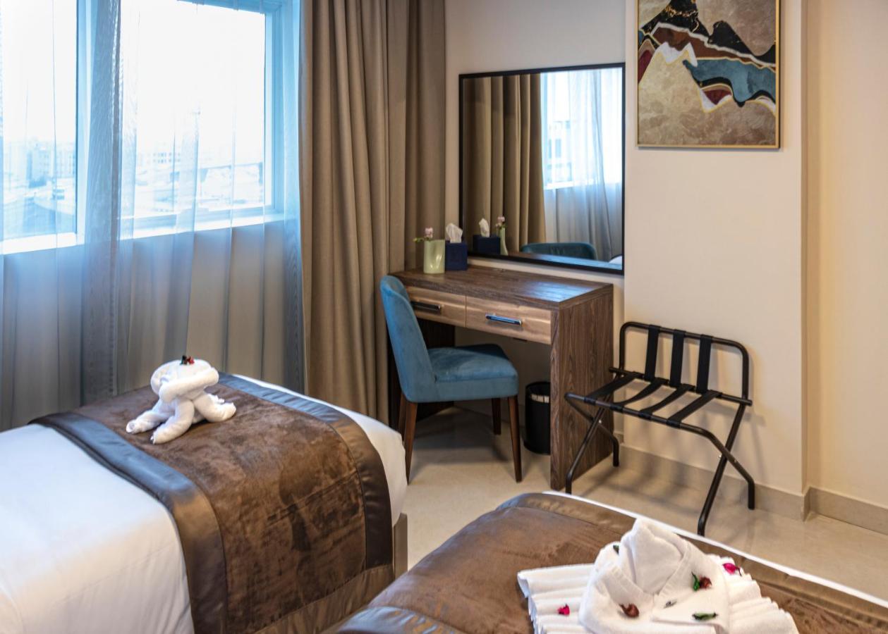 Viola Hotel Apartments Шарджа Екстериор снимка