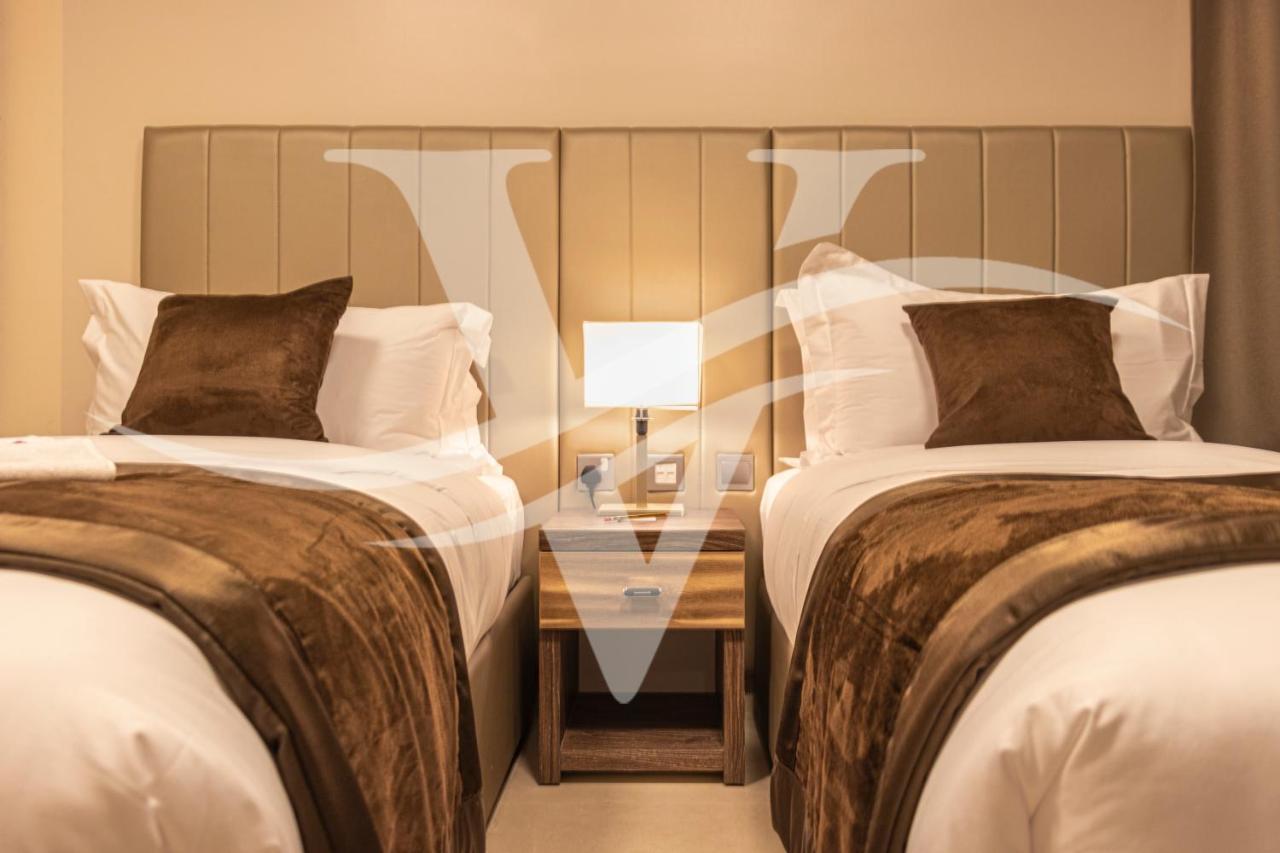 Viola Hotel Apartments Шарджа Екстериор снимка