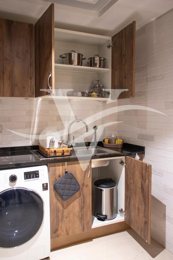 Viola Hotel Apartments Шарджа Екстериор снимка