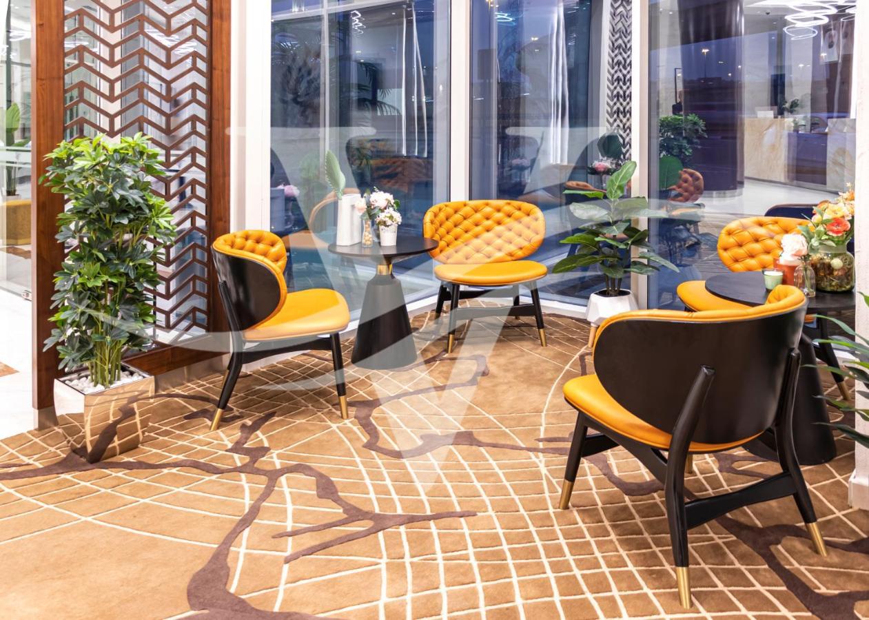 Viola Hotel Apartments Шарджа Екстериор снимка