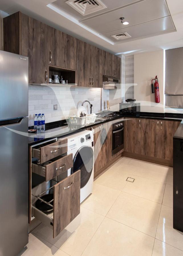 Viola Hotel Apartments Шарджа Екстериор снимка